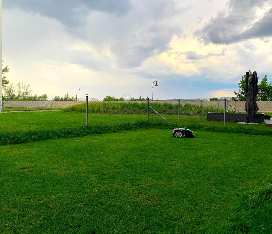 Krejcarek Garden Apartment Прага Екстер'єр фото